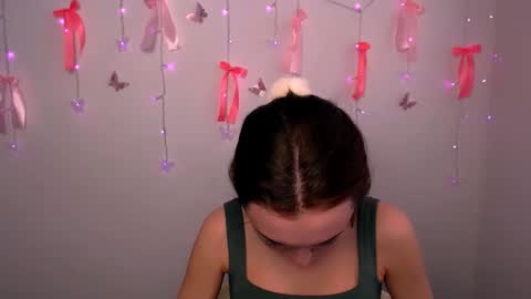 Snapshot of nikonara_ chatting on April 17, 2026, 11:24 am nikonara_ online show from April 17, 2026, 11:24 am