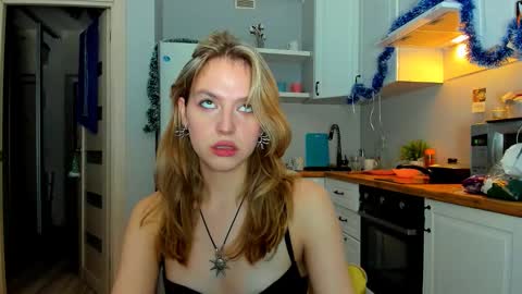 Snapshot of niky_jess chatting on January 3, 2025, 7:18 pm Veronica online show from January 3, 2025, 7:18 pm