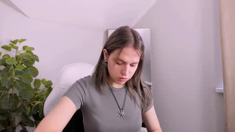 Snapshot of niky_jess chatting on January 26, 2025, 5:45 am Veronica online show from January 26, 2025, 5:45 am