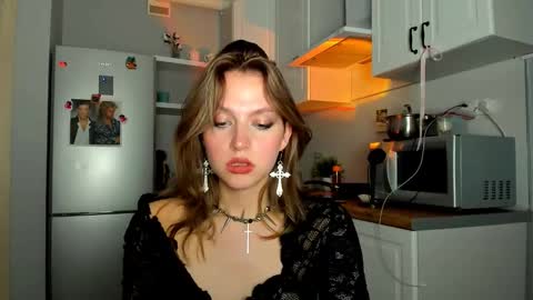 Snapshot of niky_jess chatting on February 10, 2025, 5:19 pm Veronica online show from February 10, 2025, 5:19 pm