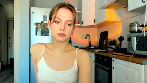 Snapshot of niky_jess chatting on February 19, 2025, 10:45 am Veronica online show from February 19, 2025, 10:45 am