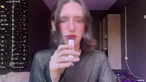 Snapshot of niky_long chatting on June 19, 2026, 12:20 pm Niky online show from June 19, 2026, 12:20 pm