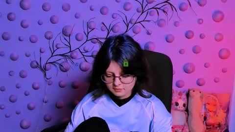 Snapshot of nila_luxe chatting on December 17, 2025, 8:59 pm nila_luxe online show from December 17, 2025, 8:59 pm