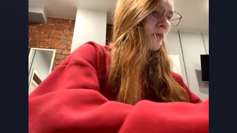 Snapshot of nilaslagter chatting on October 26, 2025, 4:13 pm I am Gina ntmu Lets hit 10 Thumbs Up together online show from October 26, 2025, 4:13 pm