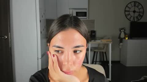 Bella online show from October 24, 2025, 11:34 pm