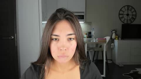 Bella online show from November 19, 2025, 4:01 am