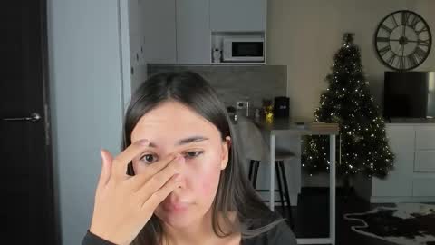 Bella online show from December 14, 2025, 9:25 am