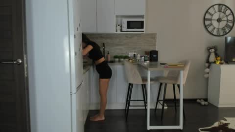 Bella online show from April 11, 2026, 7:45 am