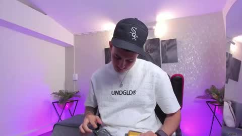 Nils online show from October 15, 2025, 4:12 am