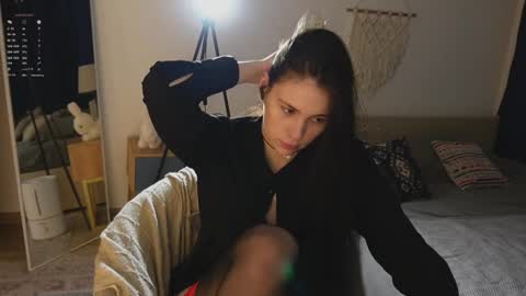 Jennet online show from November 26, 2025, 5:36 pm