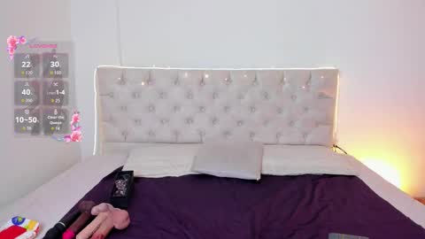 Nina Fox  online show from December 20, 2025, 1:29 pm