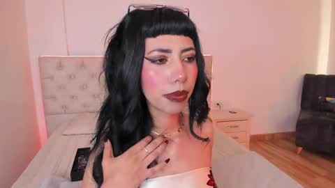 Nina Fox  online show from April 24, 2026, 2:30 pm