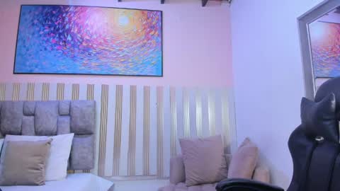 nina_glow_ online show from April 6, 2026, 11:33 am