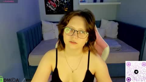 nina lunaa online show from October 7, 2025, 1:14 am