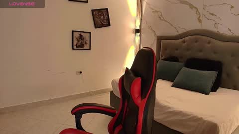  N I N A online show from December 18, 2025, 7:09 pm