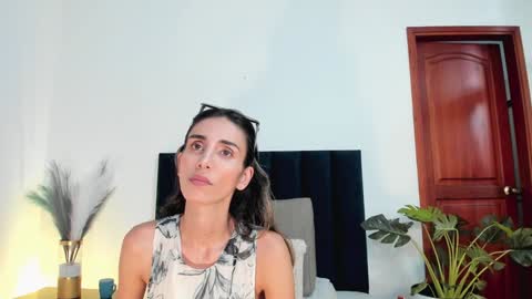 Nina online show from January 24, 2025, 6:04 pm