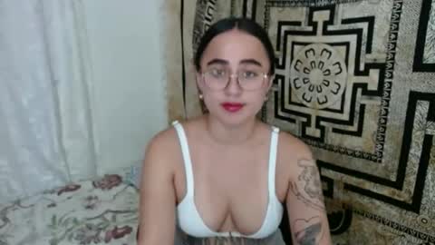 N I N A online show from November 3, 2025, 10:42 pm