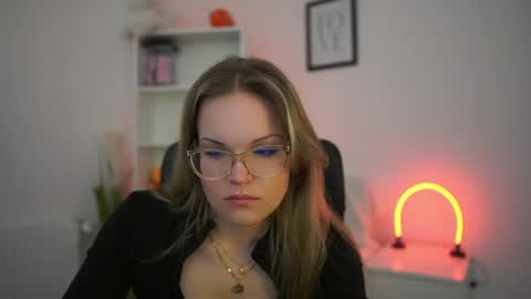 NinaViety online show from May 21, 2026, 7:59 am