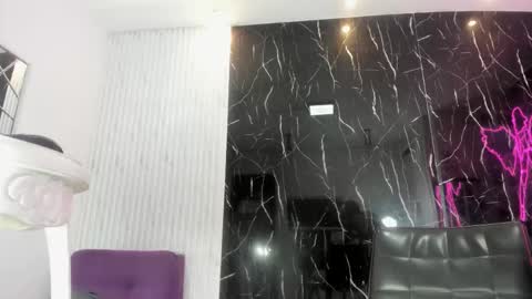 nini_beyker online show from February 15, 2026, 12:14 pm