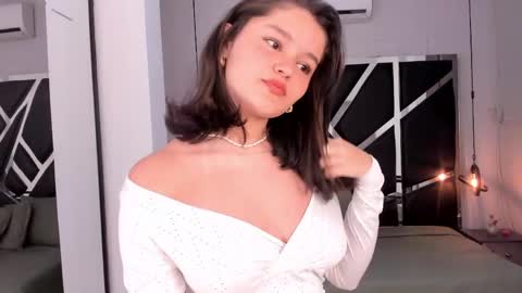 Snapshot of nini_solei chatting on May 19, 2026, 7:31 pm nini_solei online show from May 19, 2026, 7:31 pm