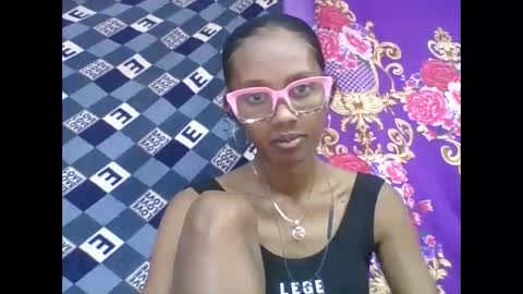 ninie246746 online show from April 25, 2026, 7:22 am