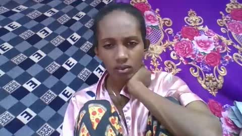ninie246746 online show from April 26, 2026, 5:49 am