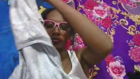 ninie246746 online show from May 16, 2026, 10:36 am
