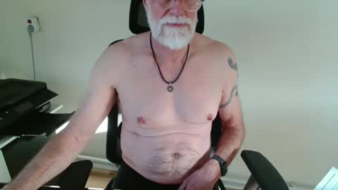 nipplesilverdad55 online show from January 18, 2026, 10:08 am