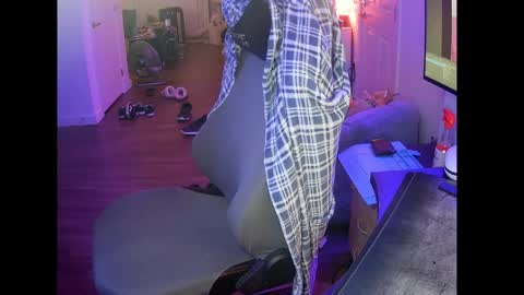 Snapshot of nippsino95 chatting on May 18, 2026, 12:00 pm HungStepSon online show from May 18, 2026, 12:00 pm
