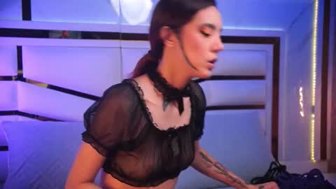 Snapshot of nix_wolf chatting on December 18, 2025, 3:12 am Nixx online show from December 18, 2025, 3:12 am