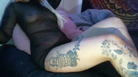 Snapshot of no_facequeen chatting on December 16, 2024, 10:08 am Leah online show from December 16, 2024, 10:08 am