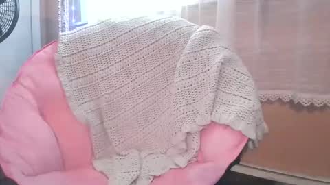 Snapshot of no_facequeen chatting on December 4, 2025, 3:32 pm Leah online show from December 4, 2025, 3:32 pm