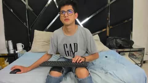 NoaandArez online show from February 1, 2026, 12:20 am