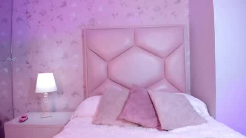   ambarsulliva  online show from November 25, 2025, 11:32 am