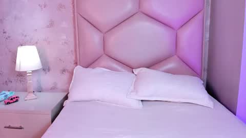   ambarsulliva  online show from November 30, 2025, 11:36 am