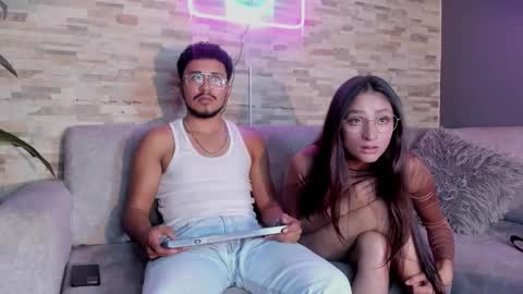 noa_n_luxy online show from December 17, 2025, 2:39 am