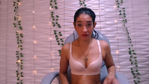 NOA COLLINS  online show from December 10, 2024, 11:22 am