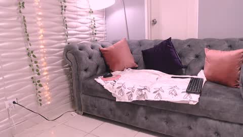 NOA COLLINS  online show from December 12, 2024, 11:18 am