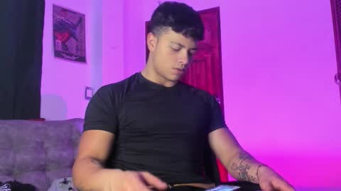 noah_223 online show from February 7, 2026, 5:44 am