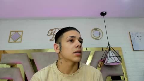 Zoe  online show from March 19, 2026, 7:40 pm