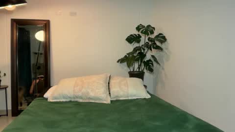 noah_and_steven online show from June 11, 2026, 12:32 am