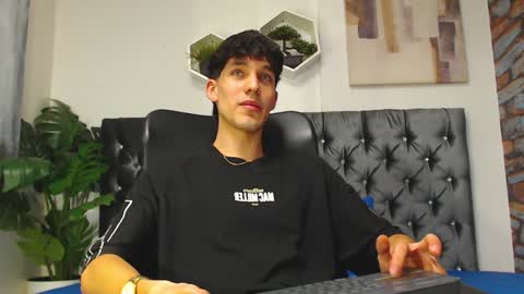 Snapshot of noah_brigth chatting on December 13, 2024, 12:42 am Noah Brigth online show from December 13, 2024, 12:42 am