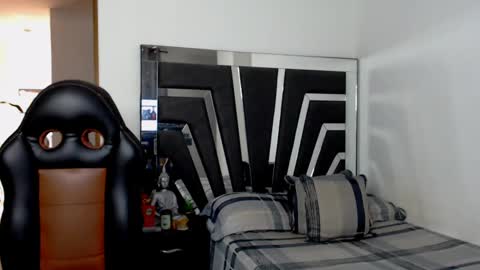 Noah Harris01 online show from November 4, 2025, 1:21 pm