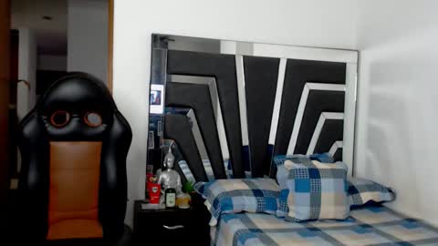 Noah Harris01 online show from February 14, 2026, 10:50 pm