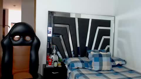 Noah Harris01 online show from February 19, 2026, 1:07 pm