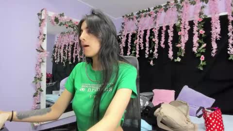 Snapshot of noah_johns chatting on December 17, 2025, 12:22 pm Noah johns online show from December 17, 2025, 12:22 pm