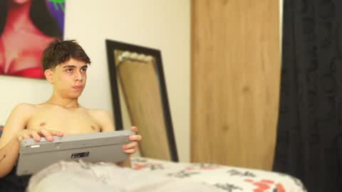 Snapshot of noah_loveboy chatting on December 11, 2024, 4:18 am Noah online show from December 11, 2024, 4:18 am