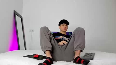 Snapshot of noah_loveboy chatting on September 10, 2025, 8:31 pm Noah online show from September 10, 2025, 8:31 pm