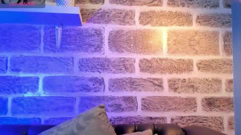    online show from October 26, 2025, 12:44 pm