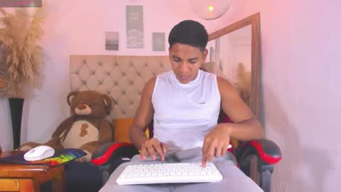 N O AH - S T H O  N E online show from February 8, 2026, 3:21 am